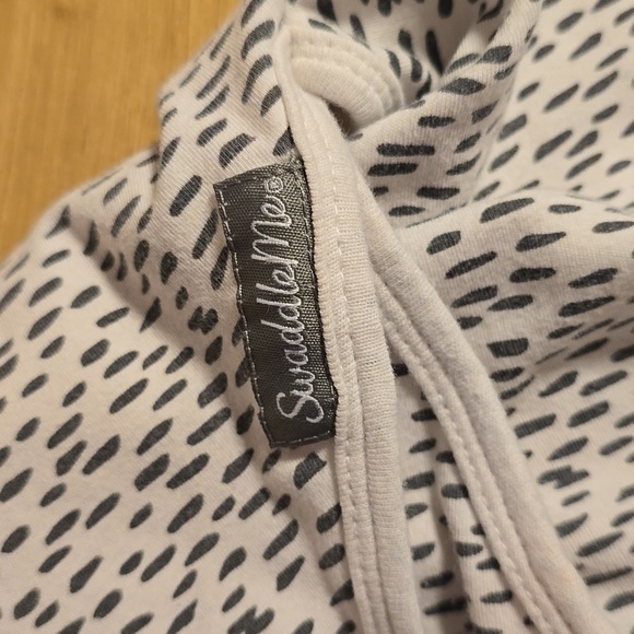 SwaddleMe White and Black Swaddle Blanket - Picture 2 of 3